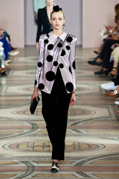 Look 18
